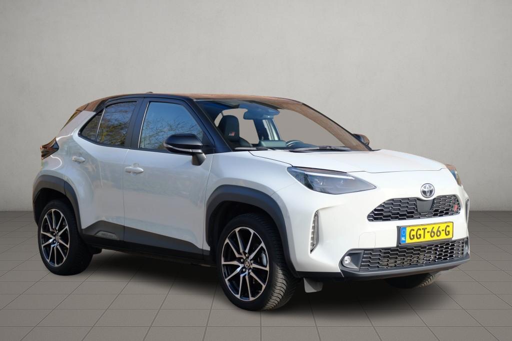 Toyota Yaris Cross 1.5 Hybrid 116pk CVT GR Sport | Navi | App Connect | Adaptive Cruise | Keyless | Camera | JBL | Alcantara/Leer afbeelding 1