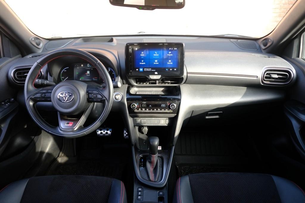 Toyota Yaris Cross 1.5 Hybrid 116pk CVT GR Sport | Navi | App Connect | Adaptive Cruise | Keyless | Camera | JBL | Alcantara/Leer afbeelding 6