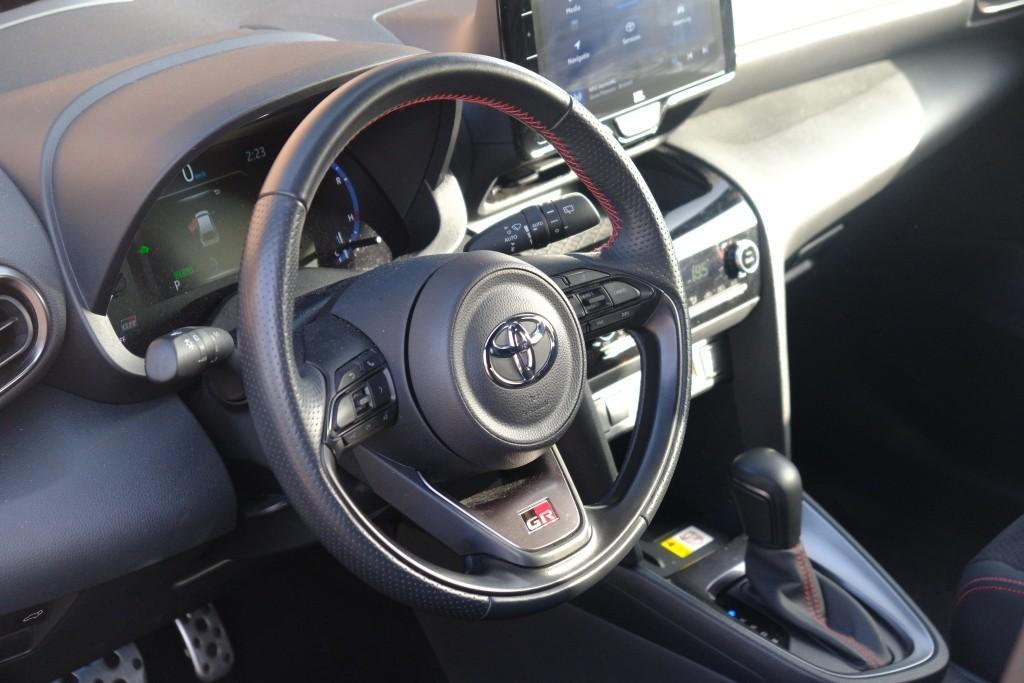 Toyota Yaris Cross 1.5 Hybrid 116pk CVT GR Sport | Navi | App Connect | Adaptive Cruise | Keyless | Camera | JBL | Alcantara/Leer afbeelding 8