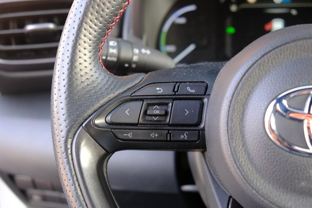 Toyota Yaris Cross 1.5 Hybrid 116pk CVT GR Sport | Navi | App Connect | Adaptive Cruise | Keyless | Camera | JBL | Alcantara/Leer afbeelding 9