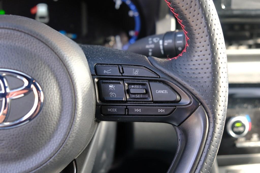 Toyota Yaris Cross 1.5 Hybrid 116pk CVT GR Sport | Navi | App Connect | Adaptive Cruise | Keyless | Camera | JBL | Alcantara/Leer afbeelding 10