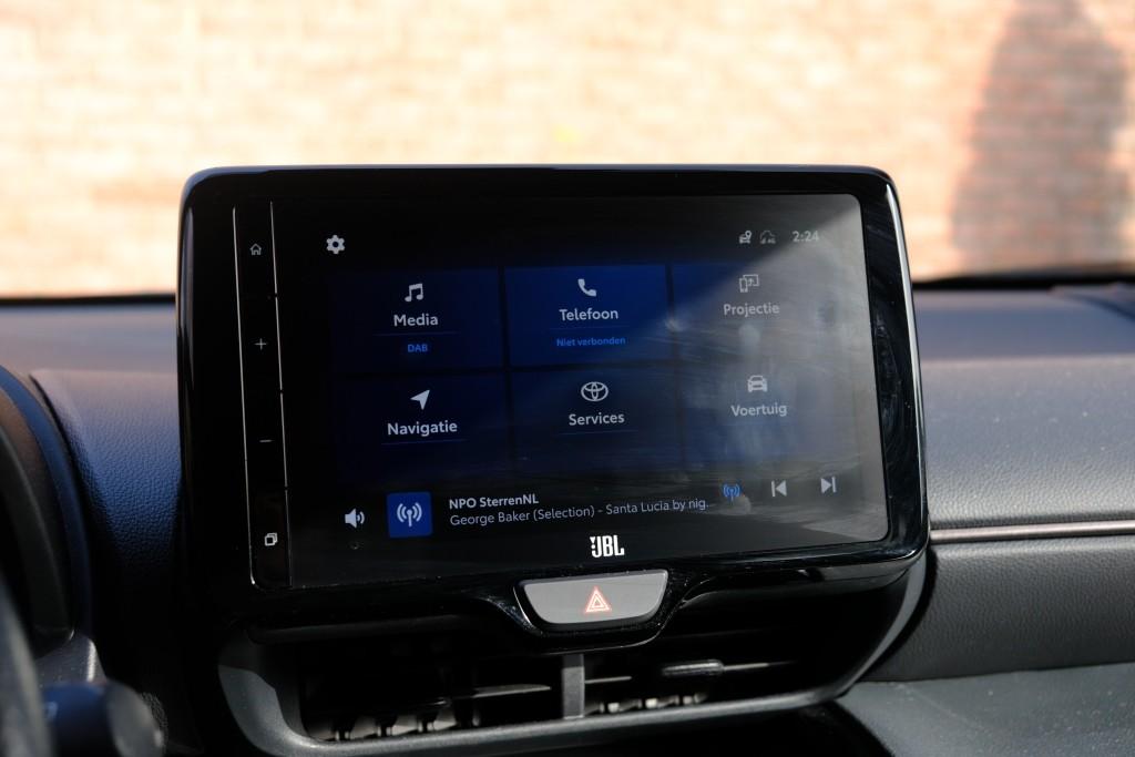 Toyota Yaris Cross 1.5 Hybrid 116pk CVT GR Sport | Navi | App Connect | Adaptive Cruise | Keyless | Camera | JBL | Alcantara/Leer afbeelding 17