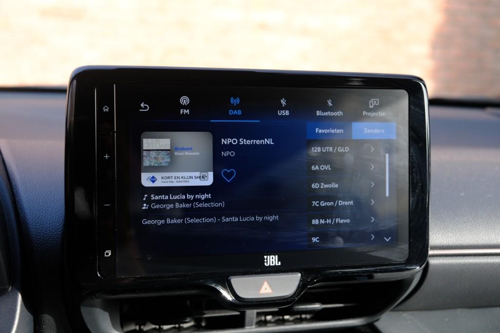 Toyota Yaris Cross 1.5 Hybrid 116pk CVT GR Sport | Navi | App Connect | Adaptive Cruise | Keyless | Camera | JBL | Alcantara/Leer afbeelding 18