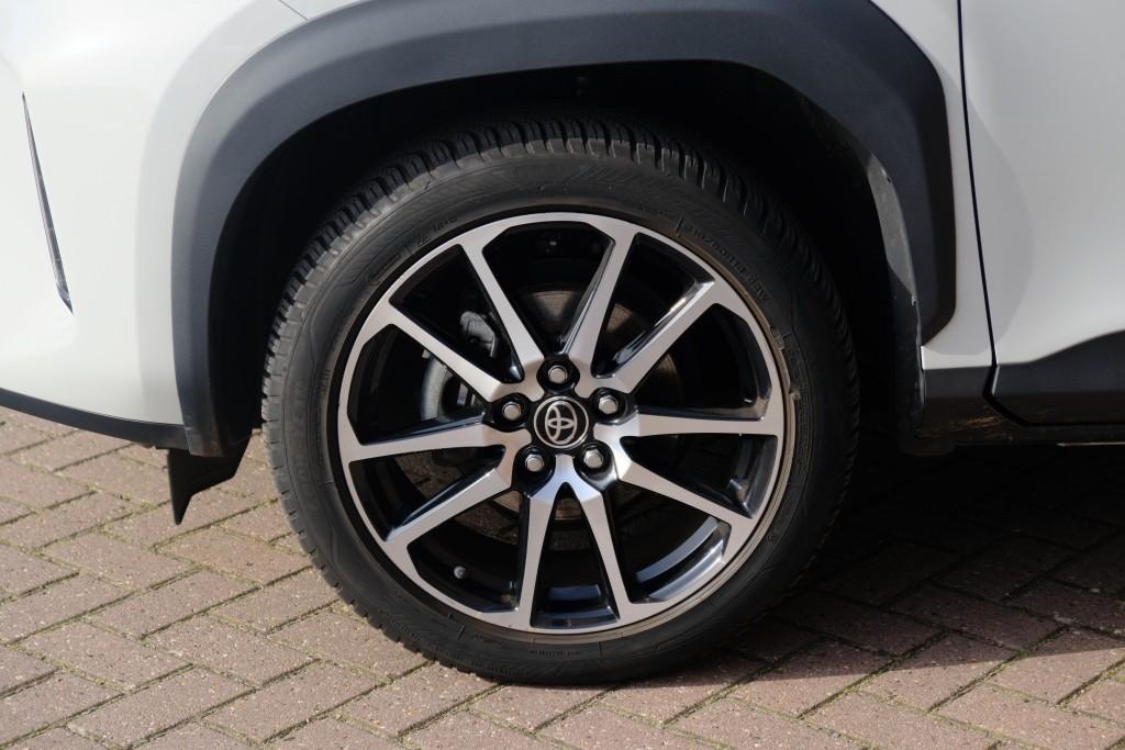 Toyota Yaris Cross 1.5 Hybrid 116pk CVT GR Sport | Navi | App Connect | Adaptive Cruise | Keyless | Camera | JBL | Alcantara/Leer afbeelding 31