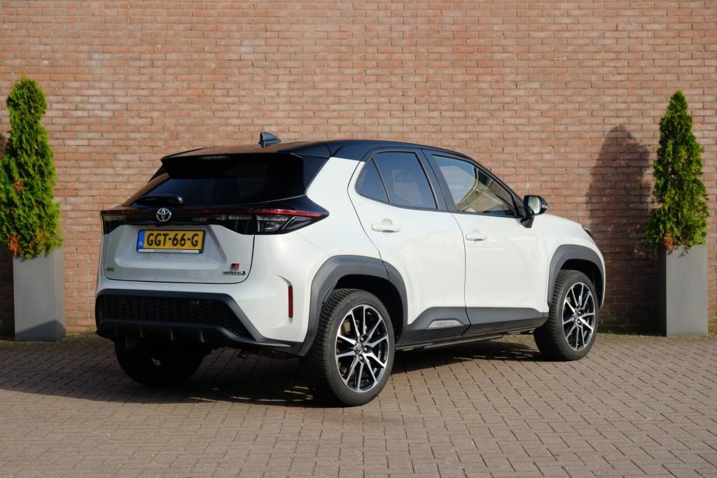 Toyota Yaris Cross 1.5 Hybrid 116pk CVT GR Sport | Navi | App Connect | Adaptive Cruise | Keyless | Camera | JBL | Alcantara/Leer afbeelding 33