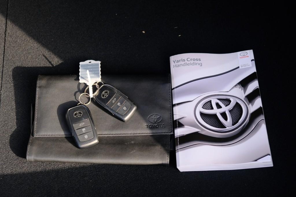 Toyota Yaris Cross 1.5 Hybrid 116pk CVT GR Sport | Navi | App Connect | Adaptive Cruise | Keyless | Camera | JBL | Alcantara/Leer afbeelding 37