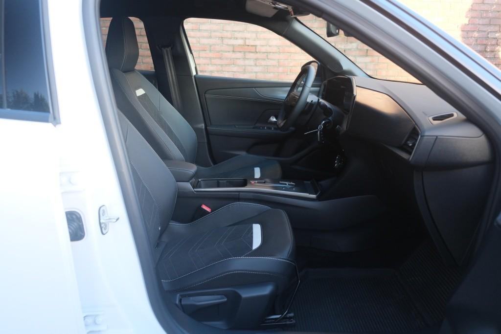 Opel Mokka 1.2 Turbo 130pk EAT8 GS | Nieuw Model ! | App Connect | Camera| Cruise | Massage | Winter Pakket afbeelding 4