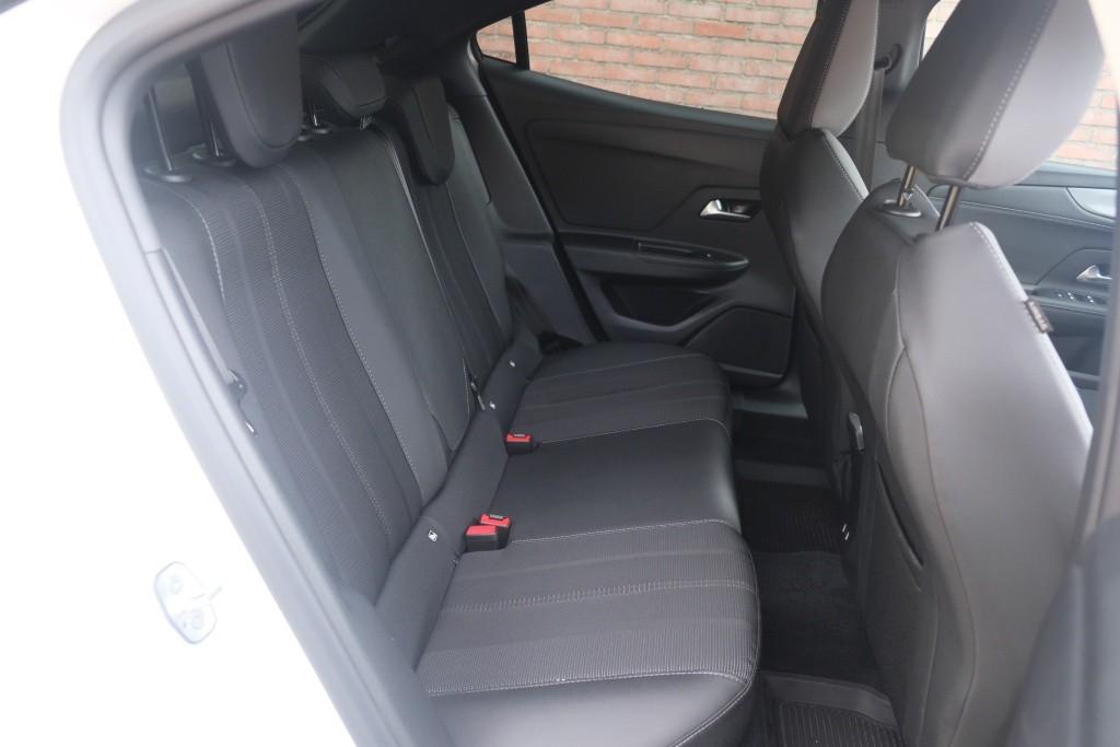 Opel Mokka 1.2 Turbo 130pk EAT8 GS | Nieuw Model ! | App Connect | Climate | Cruise | PDC | Winter Pakket afbeelding 3