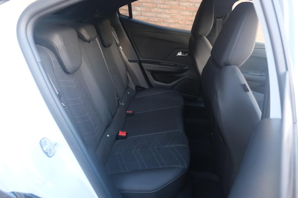 Opel Mokka 1.2 Turbo 130pk EAT8 GS | Nieuw Model ! | App Connect | Camera| Cruise | Massage | Winter Pakket afbeelding 3