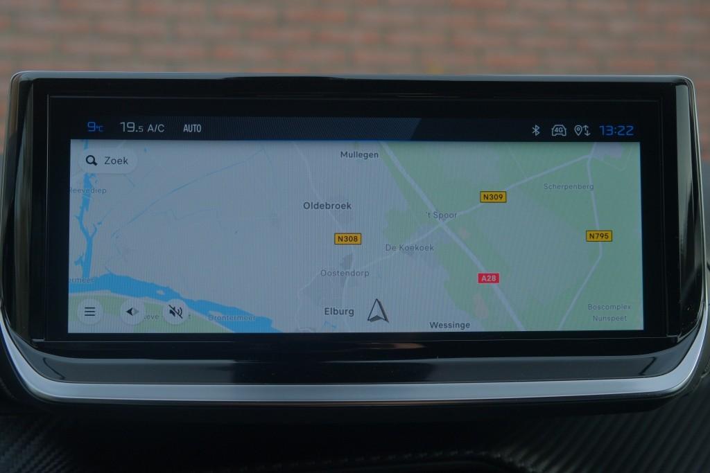 Peugeot 2008 1.2 Hybrid 145pk e-DCS6 Allure | Navi | App Connect | Adaptive Cruise | Keyless | Camera | Blind Spot | PDC afbeelding 16