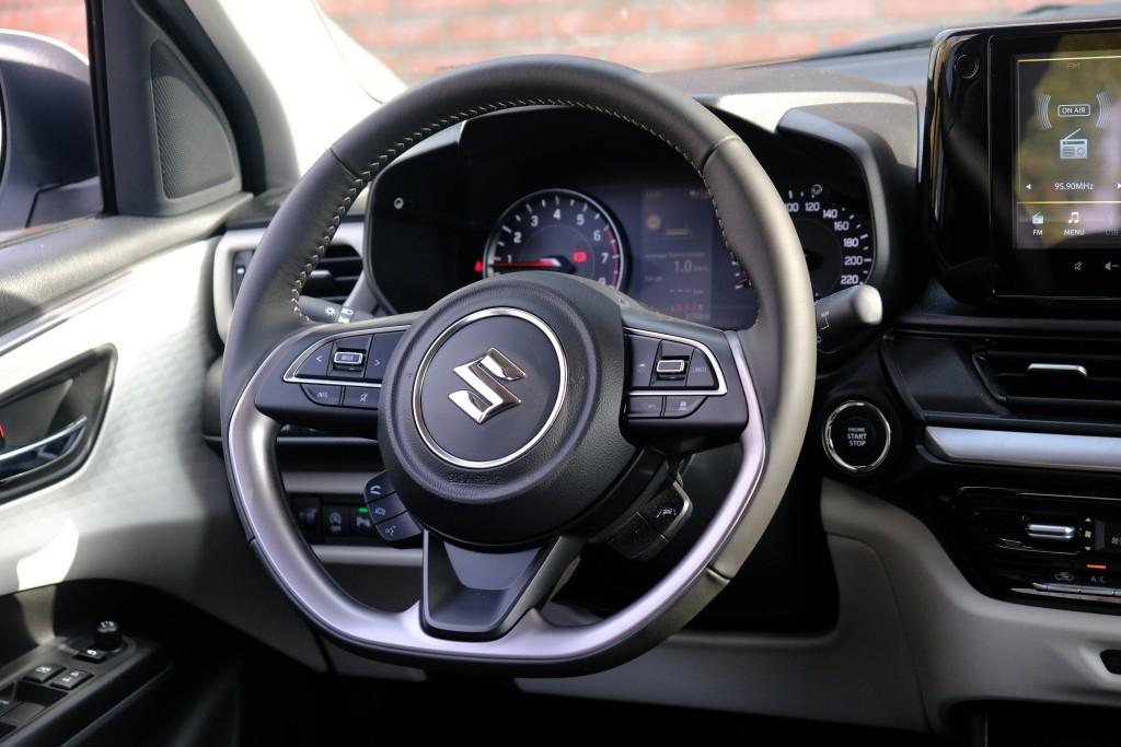 Suzuki Swift 1.2 82pk Style Smart Hybrid | Navi | App Connect | Climate | Adaptive Cruise | Camera | Keyless | Stoelverwarming afbeelding 10