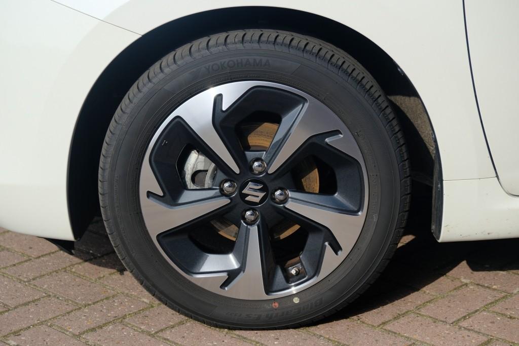 Suzuki Swift 1.2 82pk Style Smart Hybrid | Navi | App Connect | Climate | Adaptive Cruise | Camera | Keyless | Stoelverwarming afbeelding 25