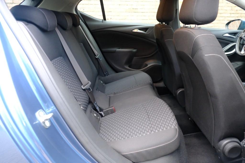 Opel Astra 1.0 Turbo 105pk 5-drs Online Editon | Navi | Airco | Cruise | Camera | PDC afbeelding 3