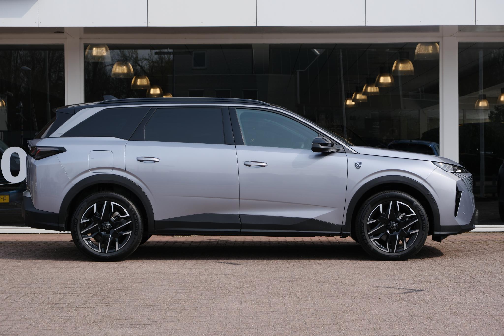 Peugeot 5008 1.2 Hybrid 145pk e-DCS6 GT 7 Persoons | Navi | App Connect | Adaptive Cruise | Panoramadak | Camera | Keyless | Stoelverwarming | Elektrische Achterklep | PDC afbeelding 4