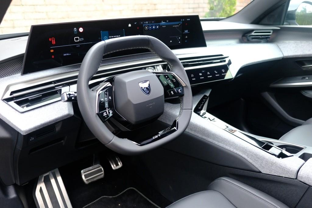 Peugeot 5008 1.2 Hybrid 145pk e-DCS6 GT 7 Persoons | Navi | App Connect | Adaptive Cruise | Panoramadak | Camera | Keyless | Stoelverwarming | Elektrische Achterklep | PDC afbeelding 11