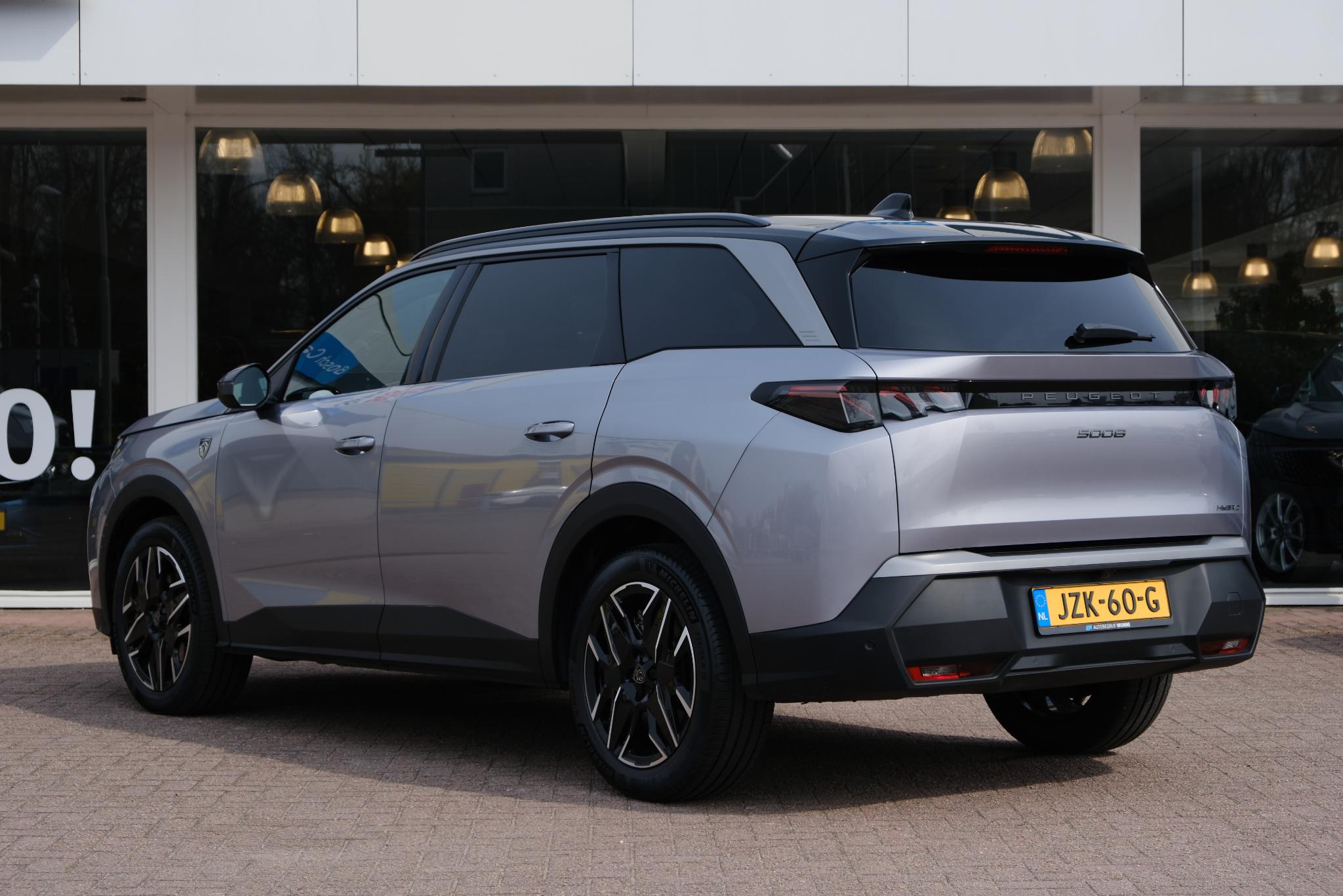 Peugeot 5008 1.2 Hybrid 145pk e-DCS6 GT 7 Persoons | Navi | App Connect | Adaptive Cruise | Panoramadak | Camera | Keyless | Stoelverwarming | Elektrische Achterklep | PDC afbeelding 38