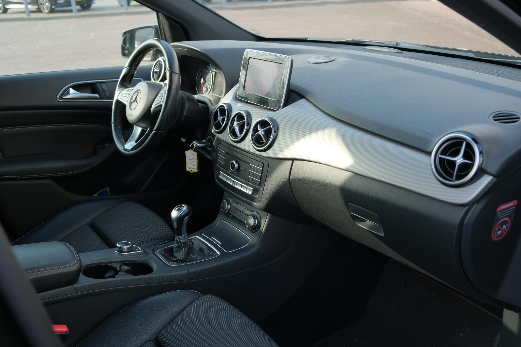 Mercedes-Benz B-Klasse 180 Blue Efficiency 122pk Ambition | Navi | Cruise | Trekhaak | PDC afbeelding 7