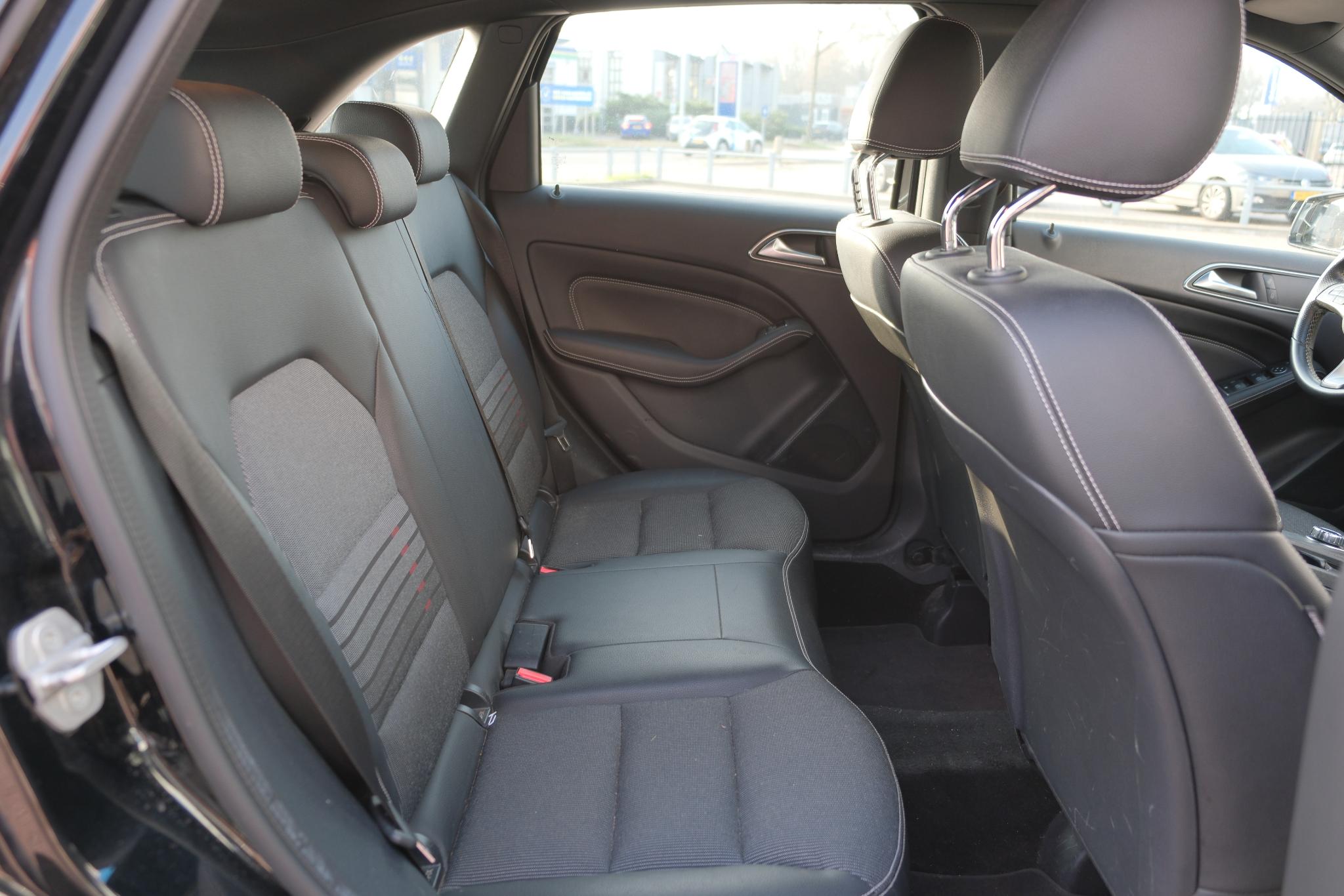 Mercedes-Benz B-Klasse 180 Blue Efficiency 122pk Ambition | Navi | Cruise | Trekhaak | PDC afbeelding 10