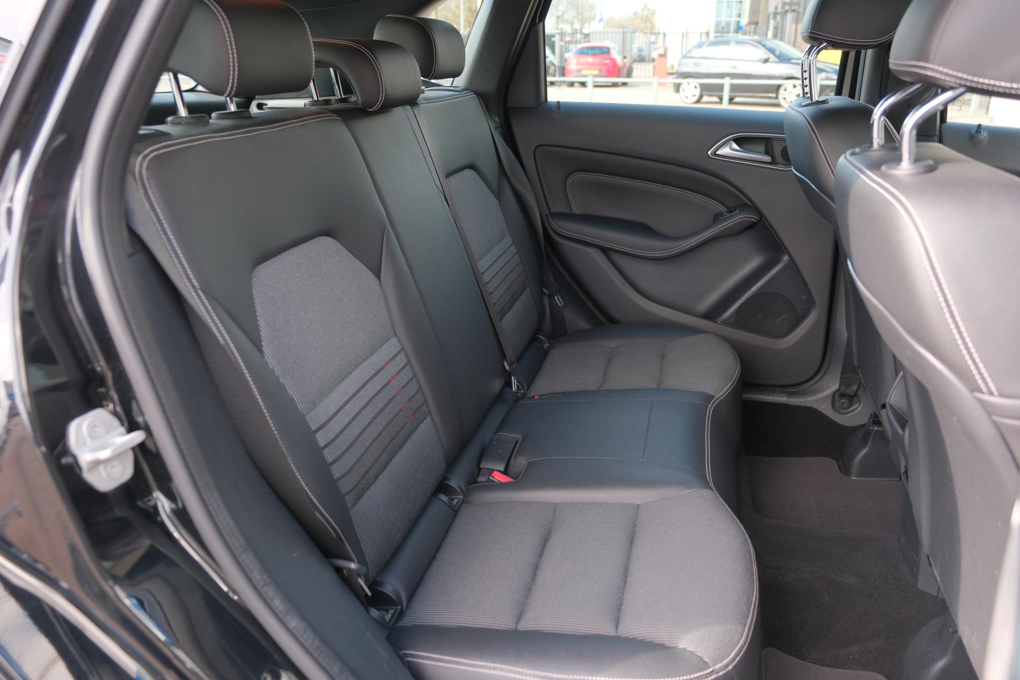 Mercedes-Benz B-Klasse 180 122pk Ambition | Navi | Cruise | Trekhaak | PDC afbeelding 9