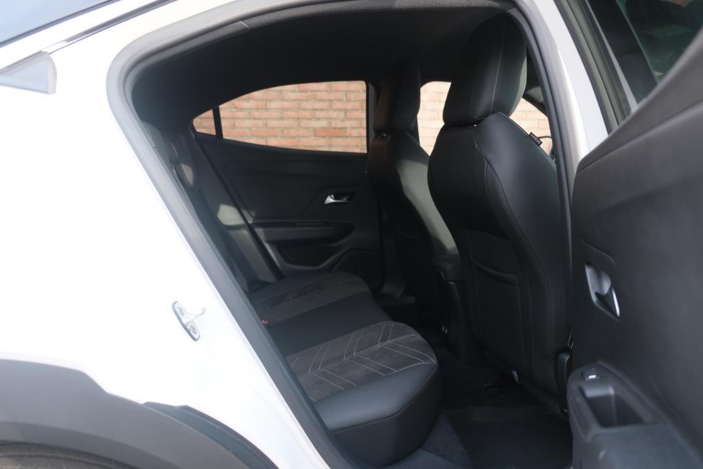 Opel Mokka 1.2 Turbo 130pk EAT8 Ultimate | App Connect | Climate | Adaptive Cruise | Keyless | Camera | Blind Spot | Winter Pakket afbeelding 3