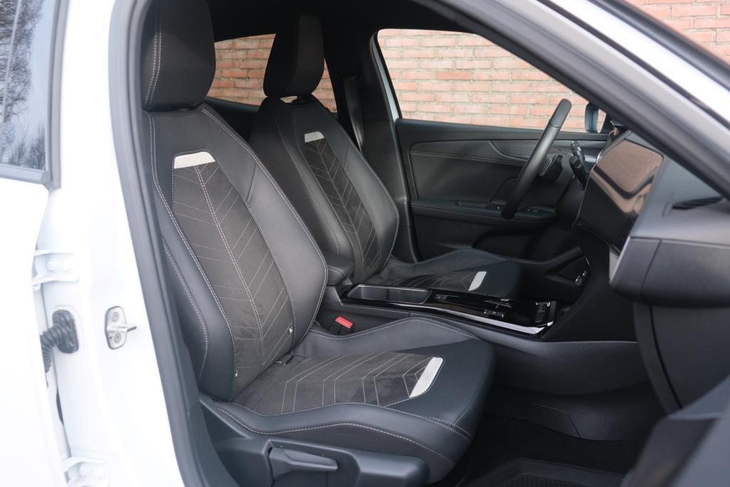 Opel Mokka 1.2 Turbo 130pk EAT8 Ultimate | App Connect | Climate | Adaptive Cruise | Keyless | Camera | Blind Spot | Winter Pakket afbeelding 6