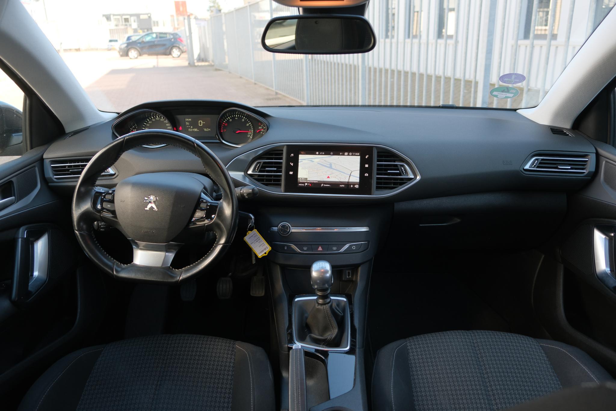 Peugeot 308 SW 1.2 PureTech 130pk Allure | Navi | Cruise | Trekhaak | Climate | PDC afbeelding 2