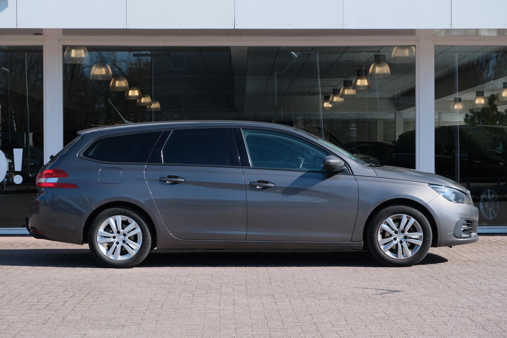 Peugeot 308 SW 1.2 PureTech 130pk Allure | Navi | Cruise | Trekhaak | Climate | PDC afbeelding 4