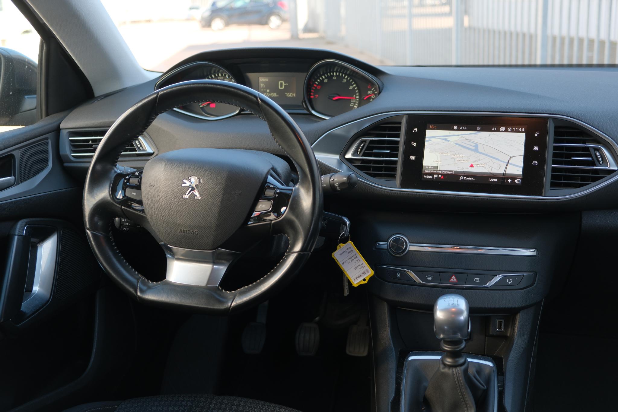 Peugeot 308 SW 1.2 PureTech 130pk Allure | Navi | Cruise | Trekhaak | Climate | PDC afbeelding 6