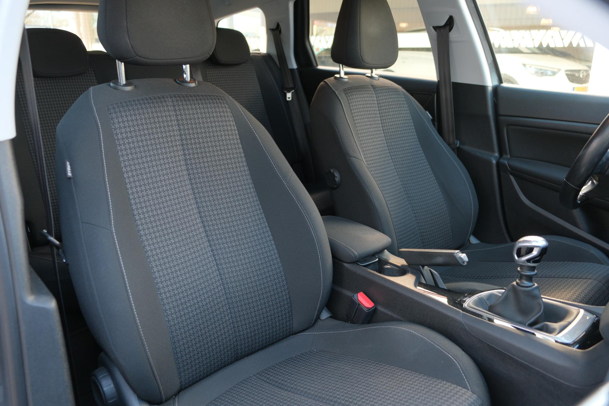 Peugeot 308 SW 1.2 PureTech 130pk Allure | Navi | Cruise | Trekhaak | Climate | PDC afbeelding 7