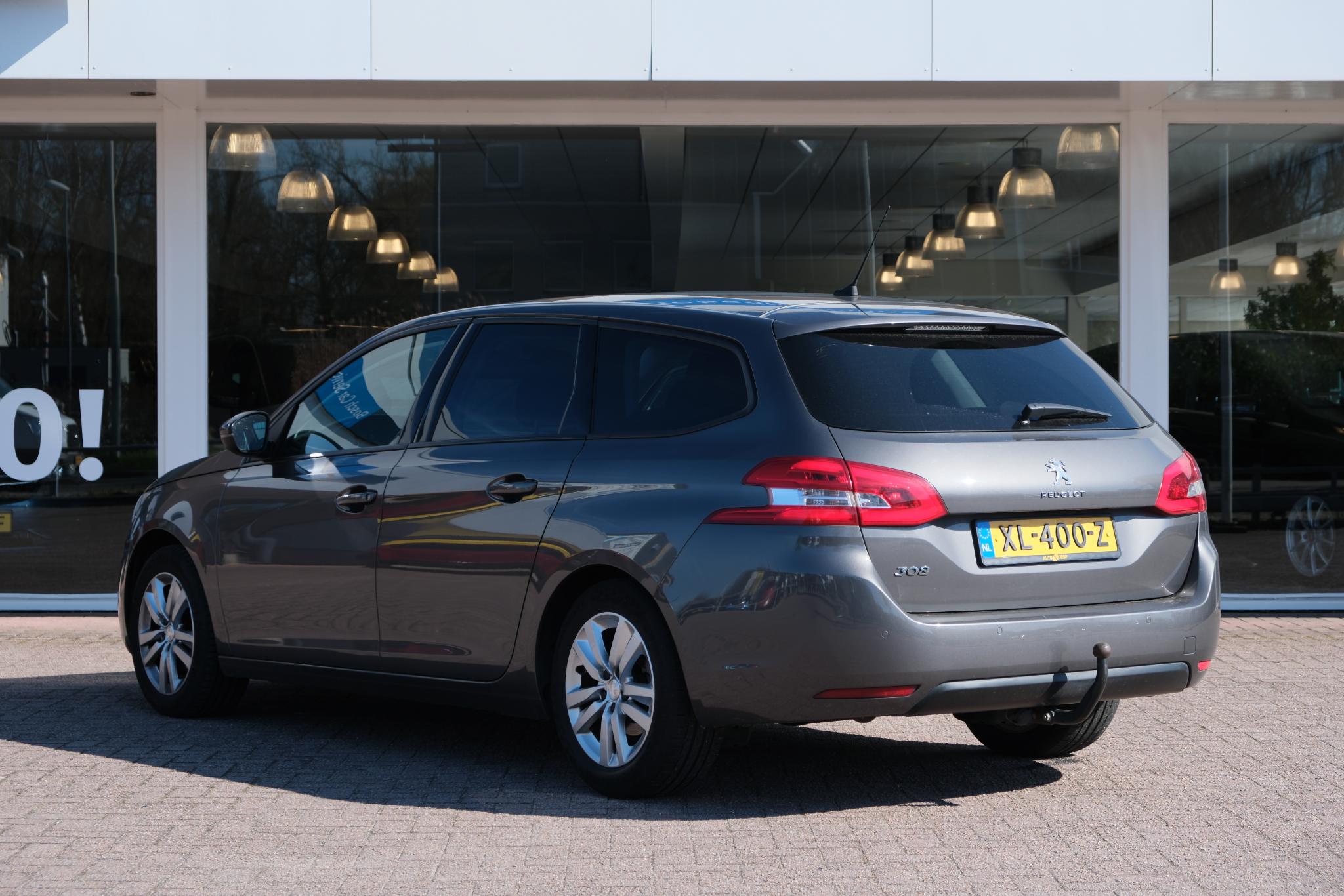 Peugeot 308 SW 1.2 PureTech 130pk Allure | Navi | Cruise | Trekhaak | Climate | PDC afbeelding 20