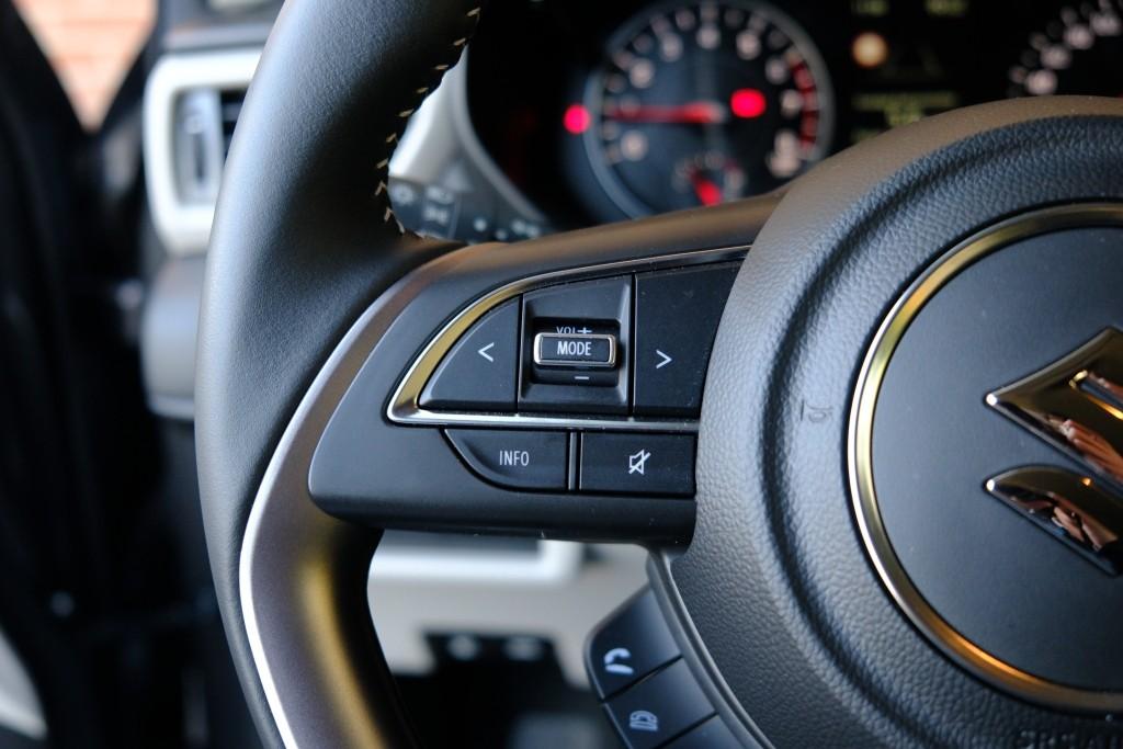 Suzuki Swift 1.2 82pk Style Smart Hybrid | Navi | App Connect | Climate | Adaptive Cruise | Camera | Keyless | Stoelverwarming afbeelding 9