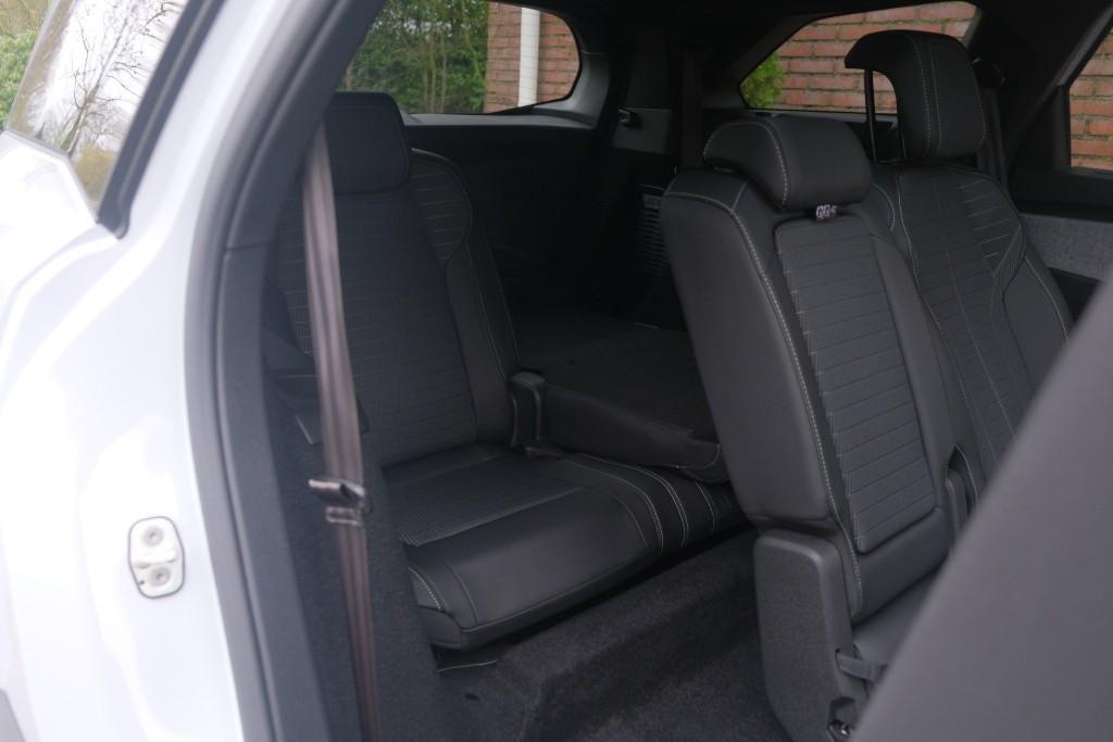 Peugeot 5008 1.2 Hybrid 145pk e-DCS6 GT 7 Persoons | Navi | App Connect | Adaptive Cruise | Panoramadak | Camera | Keyless | Stoelverwarming | Elektrische Achterklep | PDC afbeelding 3