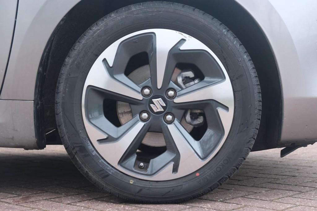 Suzuki Swift 1.2 82pk Style Smart Hybrid | Navi | App Connect | Climate | Adaptive Cruise | Camera | Keyless | Stoelverwarming afbeelding 28