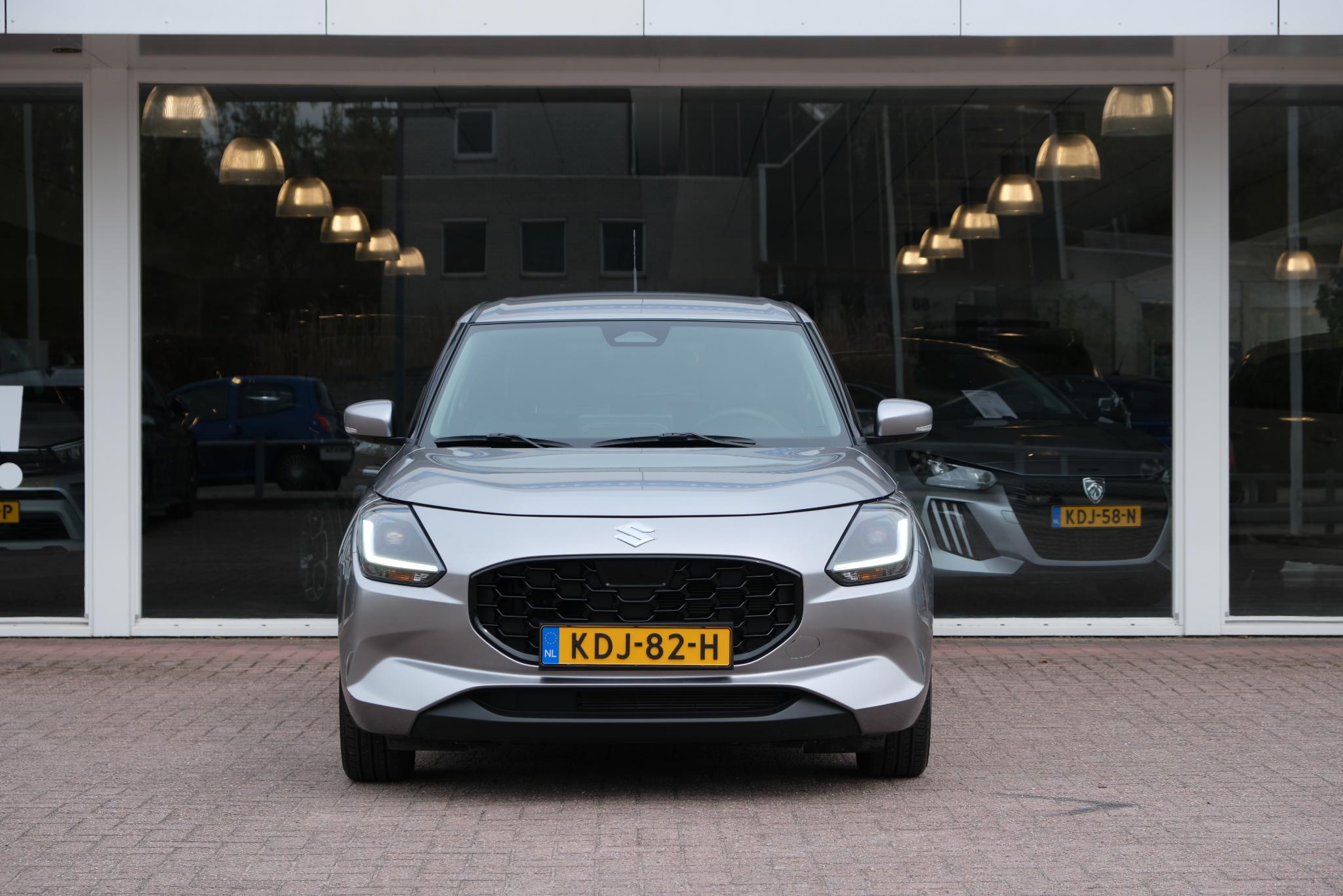 Suzuki Swift 1.2 83pk Style Smart Hybrid | Navi | App Connect | Climate | Adaptive Cruise | Camera | Keyless | Stoelverwarming afbeelding 3