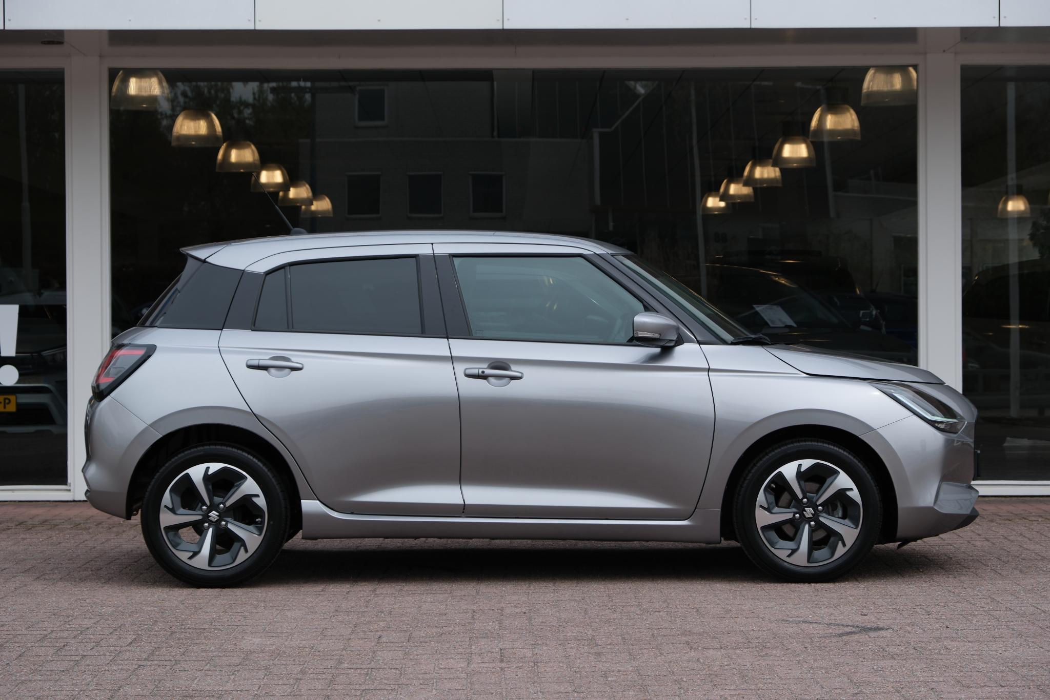 Suzuki Swift 1.2 83pk Style Smart Hybrid | Navi | App Connect | Climate | Adaptive Cruise | Camera | Keyless | Stoelverwarming afbeelding 4