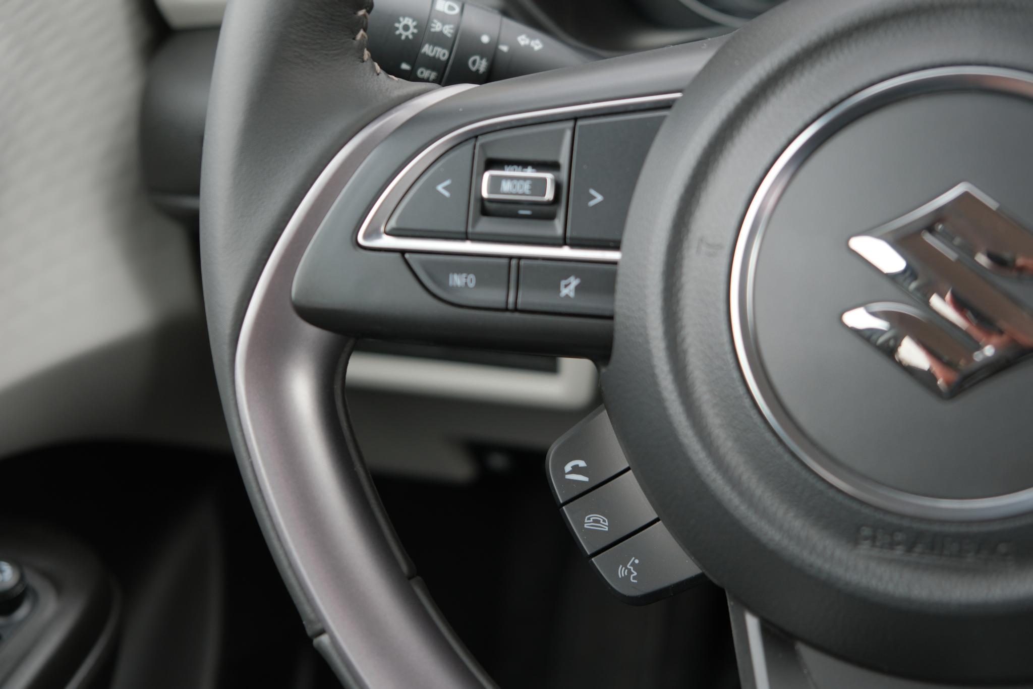 Suzuki Swift 1.2 83pk Style Smart Hybrid | Navi | App Connect | Climate | Adaptive Cruise | Camera | Keyless | Stoelverwarming afbeelding 14