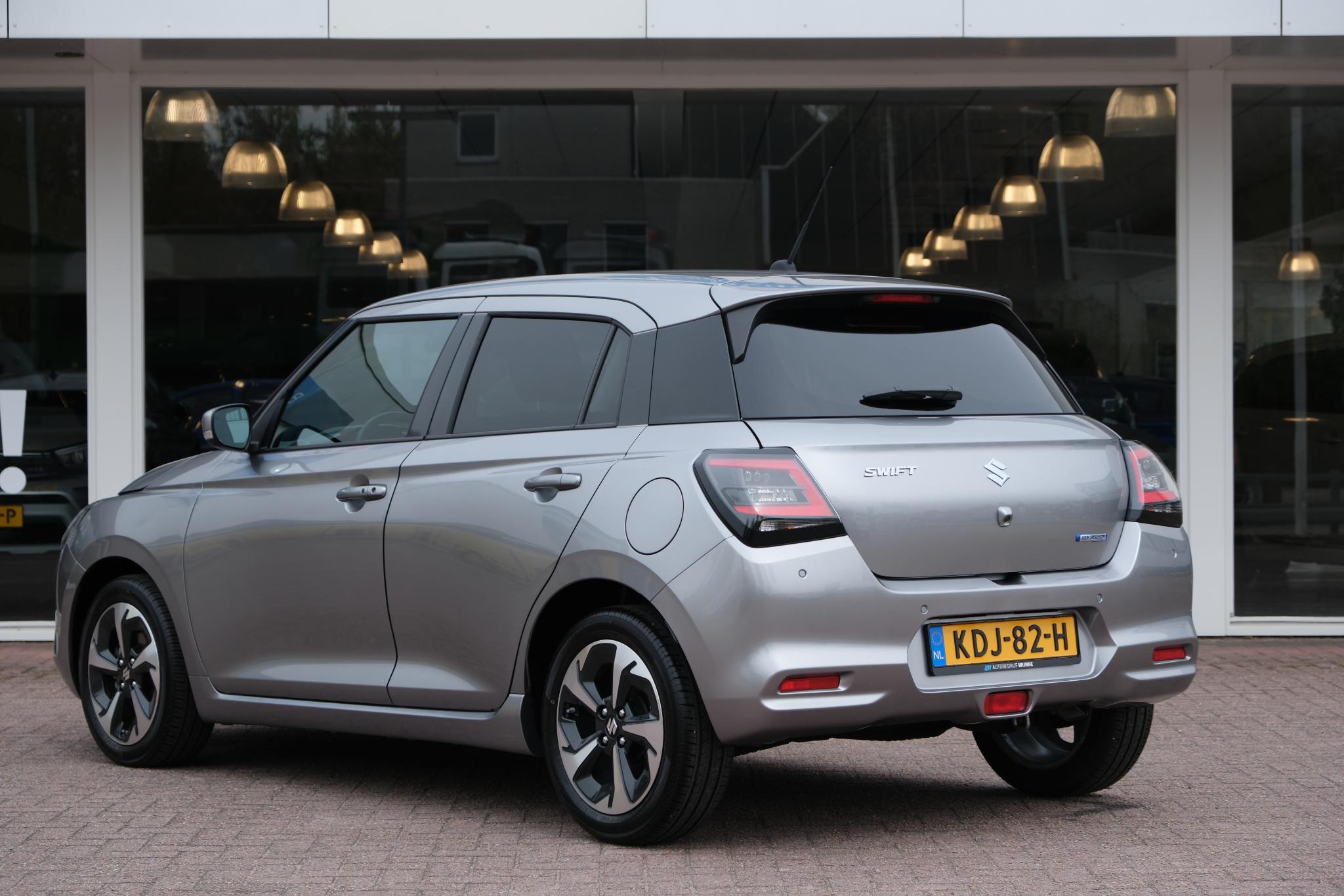 Suzuki Swift 1.2 83pk Style Smart Hybrid | Navi | App Connect | Climate | Adaptive Cruise | Camera | Keyless | Stoelverwarming afbeelding 27