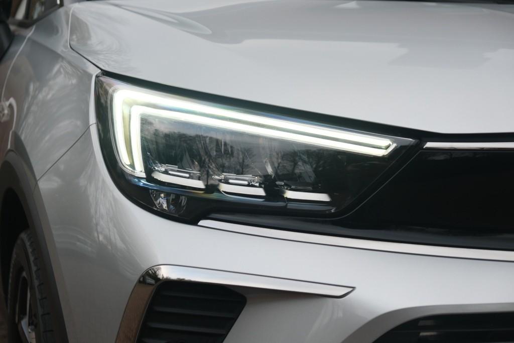 Opel Crossland 1.2 Turbo 110pk Ultimate | Navi | App Connect | Climate | Camera | Keyless | Blind Spot | PDC afbeelding 2