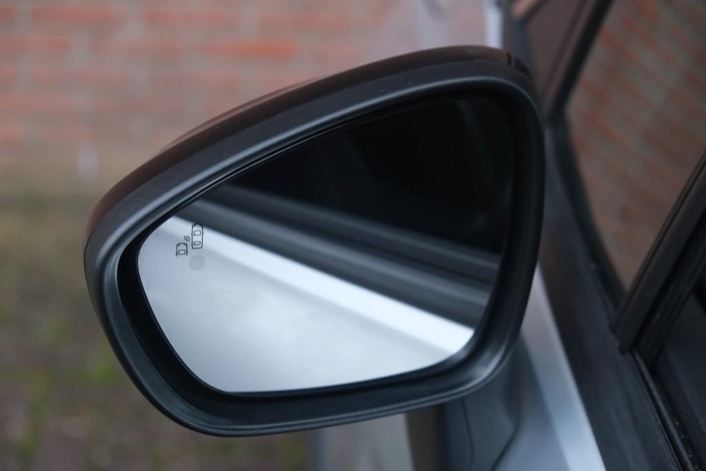 Opel Crossland 1.2 Turbo 110pk Ultimate | Navi | App Connect | Climate | Camera | Keyless | Blind Spot | PDC afbeelding 28