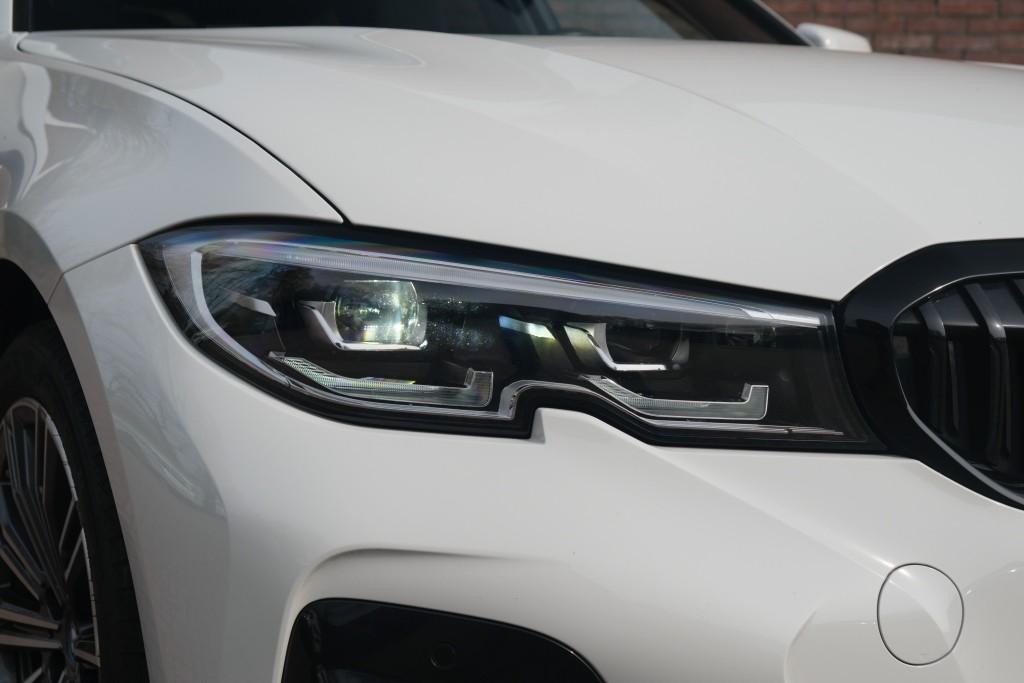 BMW 3 Serie 320e 204pk Aut. Touring High Executive | M Sport | Navi | App Connect | Climate | Camera | Elektrische Achterklep | Stoelverwarming afbeelding 2