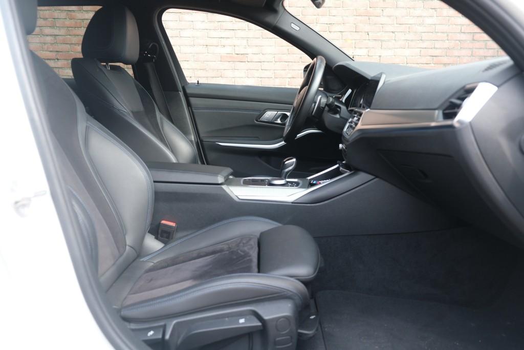BMW 3 Serie 320e 204pk Aut. Touring High Executive | M Sport | Navi | App Connect | Climate | Camera | Elektrische Achterklep | Stoelverwarming afbeelding 4