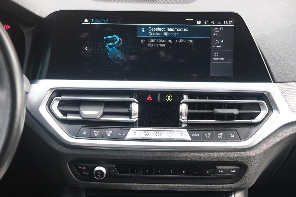 BMW 3 Serie 320e 204pk Aut. Touring High Executive | M Sport | Navi | App Connect | Climate | Camera | Elektrische Achterklep | Stoelverwarming afbeelding 15