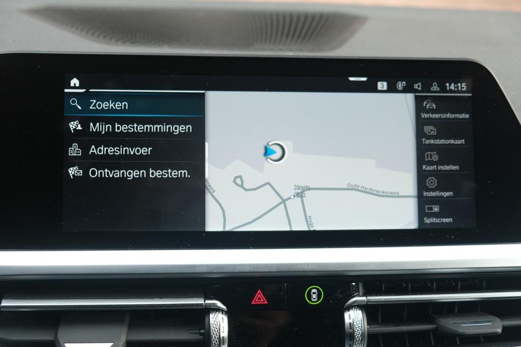 BMW 3 Serie 320e 204pk Aut. Touring High Executive | M Sport | Navi | App Connect | Climate | Camera | Elektrische Achterklep | Stoelverwarming afbeelding 17