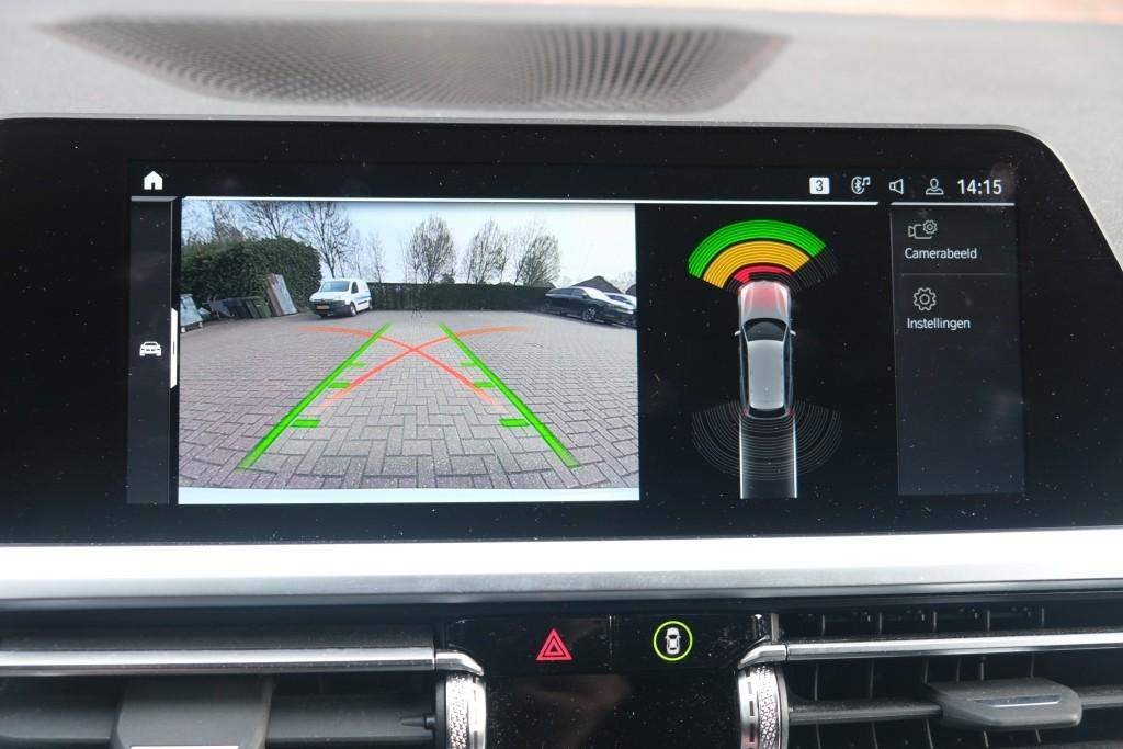 BMW 3 Serie 320e 204pk Aut. Touring High Executive | M Sport | Navi | App Connect | Climate | Camera | Elektrische Achterklep | Stoelverwarming afbeelding 19