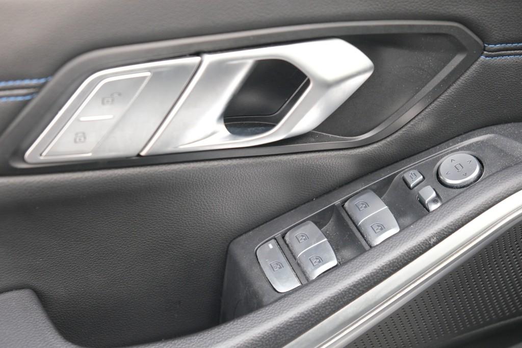 BMW 3 Serie 320e 204pk Aut. Touring High Executive | M Sport | Navi | App Connect | Climate | Camera | Elektrische Achterklep | Stoelverwarming afbeelding 26