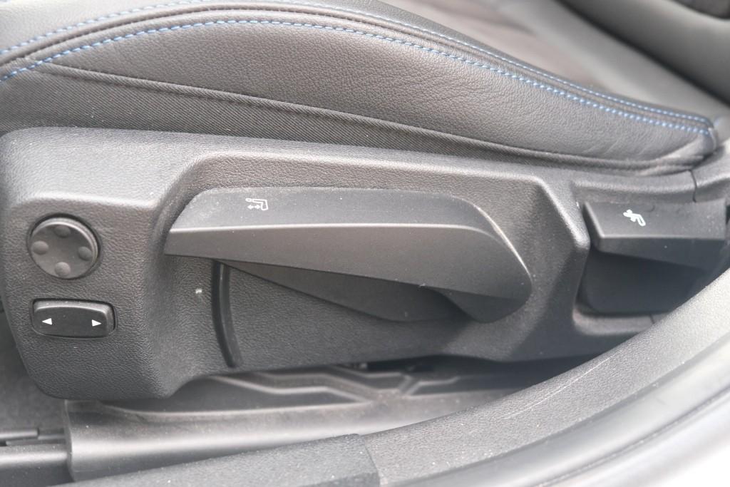 BMW 3 Serie 320e 204pk Aut. Touring High Executive | M Sport | Navi | App Connect | Climate | Camera | Elektrische Achterklep | Stoelverwarming afbeelding 28