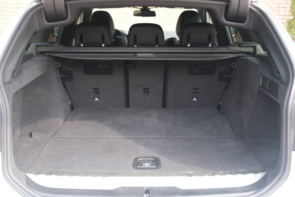 BMW 3 Serie 320e 204pk Aut. Touring High Executive | M Sport | Navi | App Connect | Climate | Camera | Elektrische Achterklep | Stoelverwarming afbeelding 35