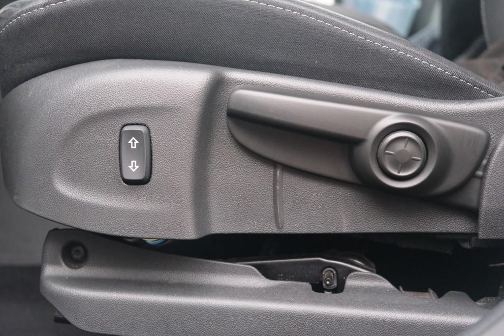 Opel Crossland 1.2 Turbo 110pk Ultimate | Navi | App Connect | Climate | Camera | Keyless | Blind Spot | PDC afbeelding 25