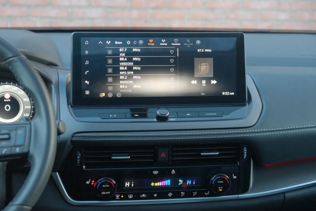 Nissan QASHQAI 1.3 MHEV 158pk Xtronic N-Connecta | Navi | App Connect | Adaptive Cruise | Panoramadak | Keyless | 360° Camera | Elektrische Achterklep | Head-up Display | Cold Pack afbeelding 16