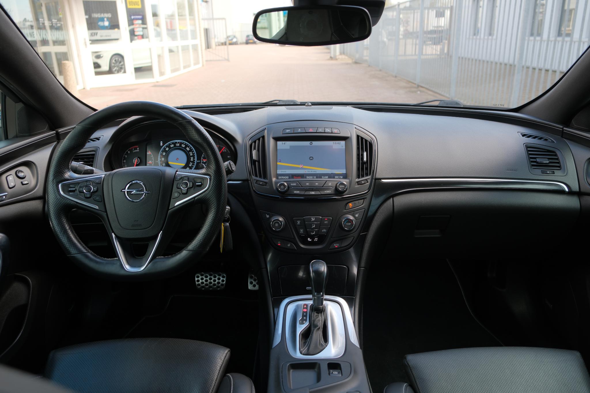 Opel Insignia 2.8 T 325pk 4x4 Aut. OPC | Navi | Climate | Leder | 20" velgen |  Bose | 2e eigenaar afbeelding 2